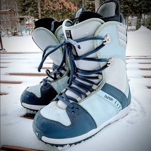 Women’s Burton freestyle snowboard boots